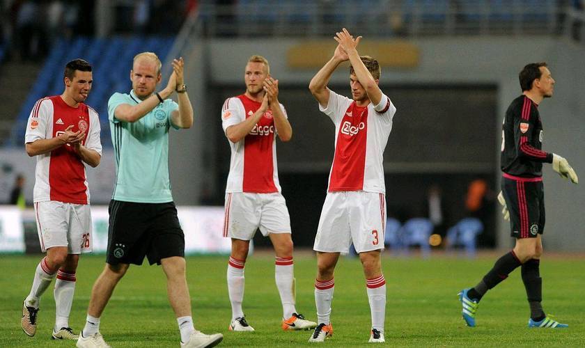 荷甲关键战走向成谜;西班牙国家队火线驰援;气氛紧张;更衣室氛围转暖的简单介绍 荷甲关键战走向成谜;西班牙国家队火线驰援;气氛紧张;更衣室氛围转暖的简单介绍