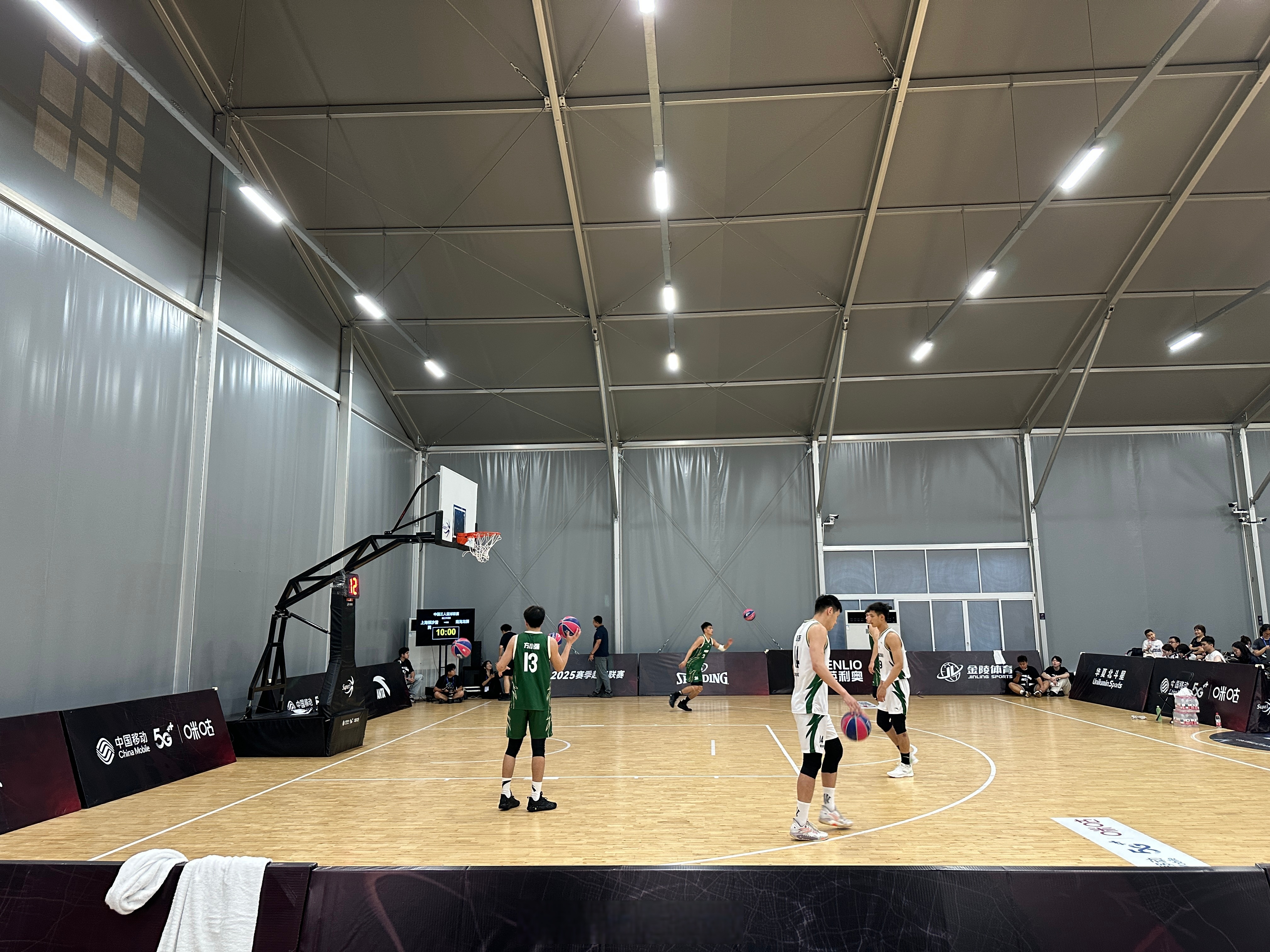 雷速-今夜突围战来临，武汉三镇围绕NBA常规赛回应争议，管理层满意，更衣室氛围转暖的简单介绍