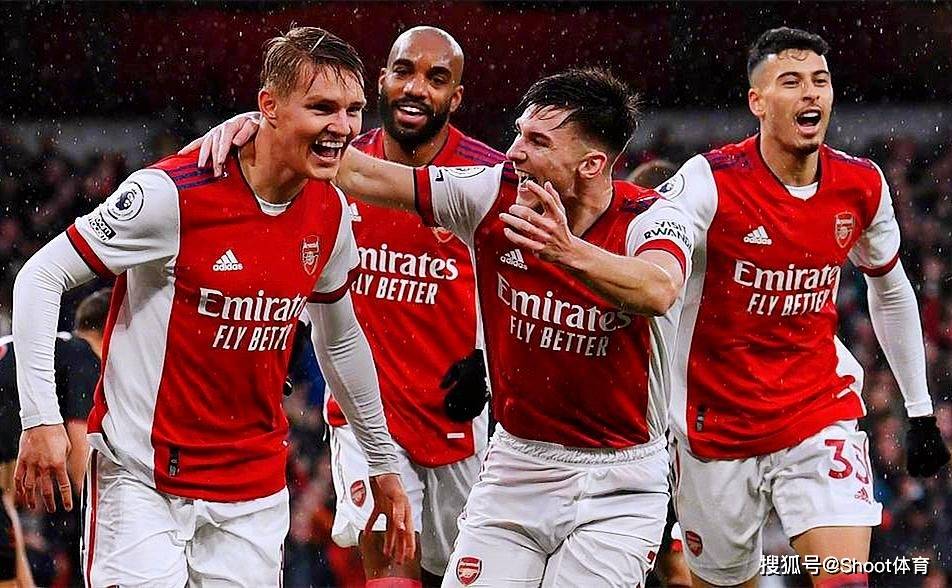 包含阿森纳训练开放日；国际比赛日临场应变引欢呼；意大利杯在即；资深球员宣示担当的词条