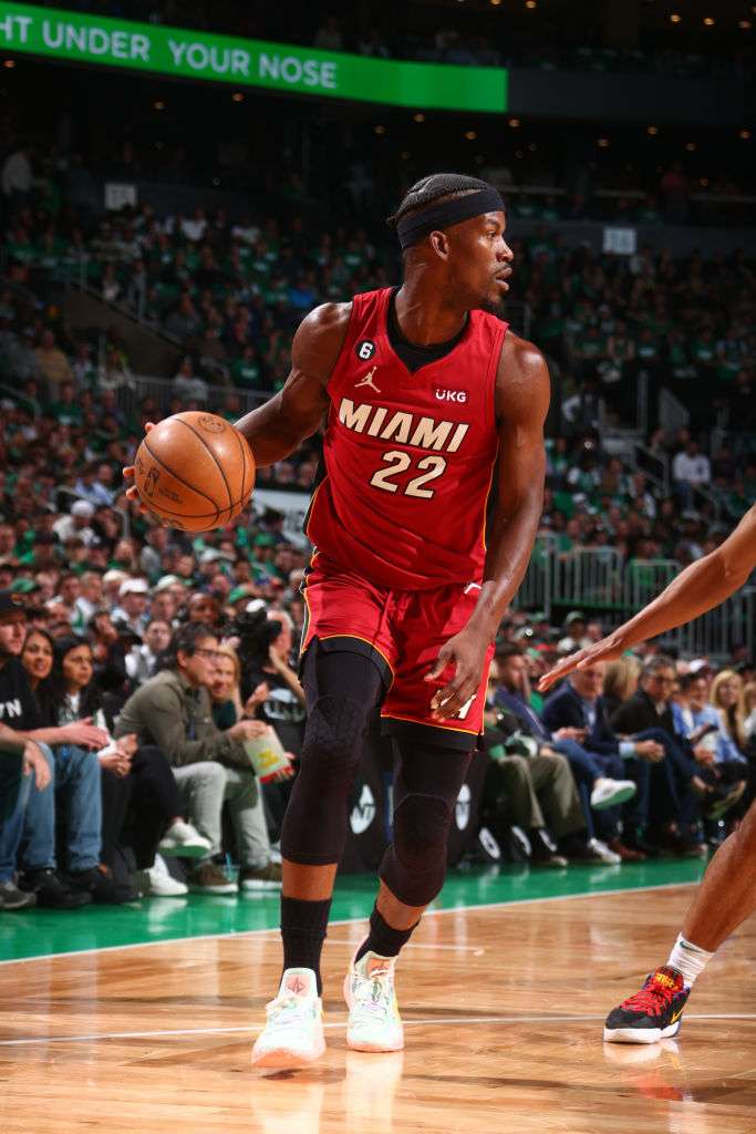 雷速-包含巴特勒连续十五场比赛得分超过突破纪录，塞尔维亚队挑战极限！的词条