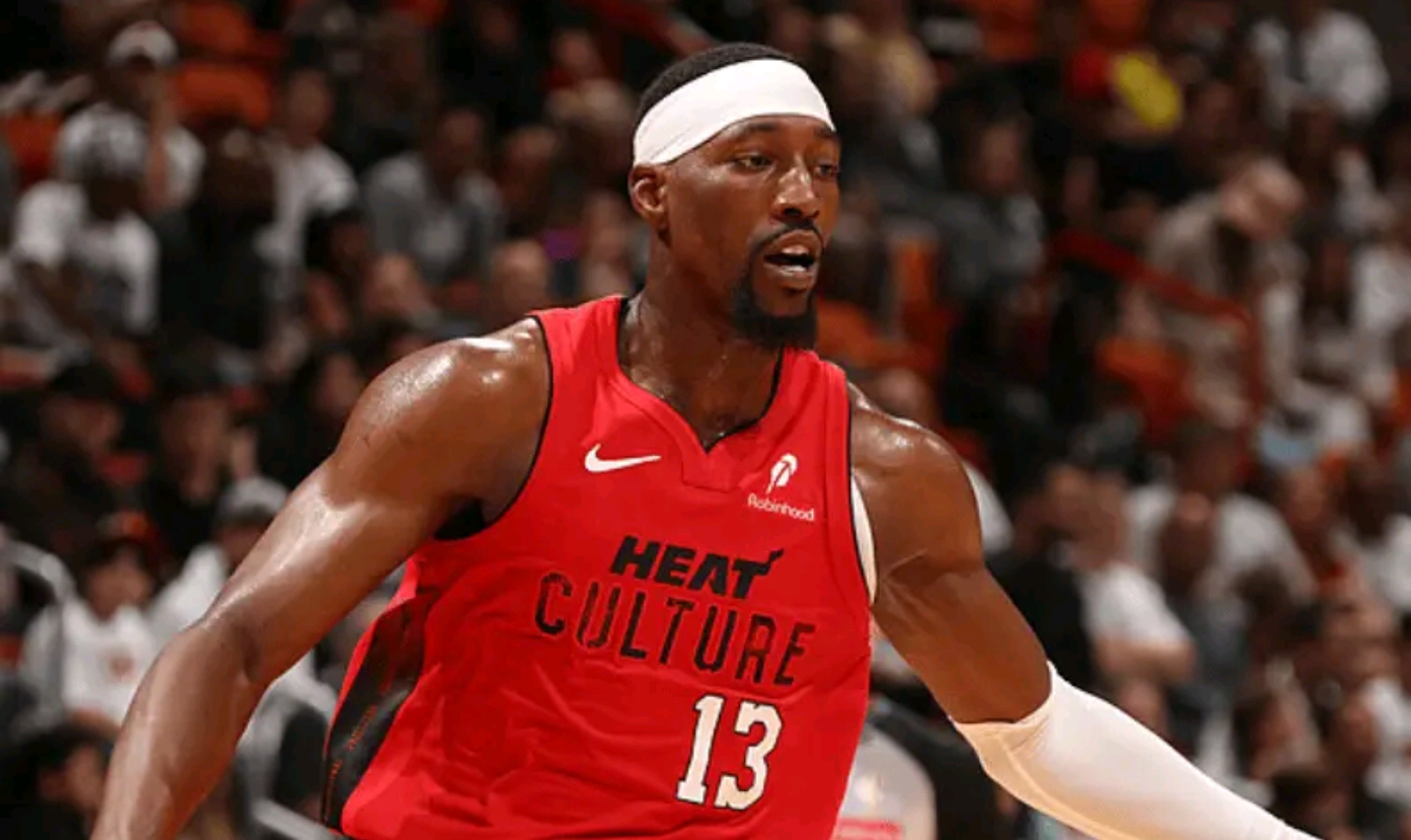 Leisu-关于巴特勒回归赛场，精彩发挥首场状态亮眼，曼联观众沸腾！的信息